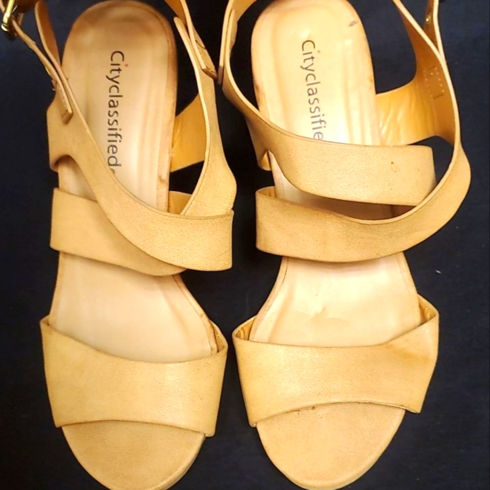 Womens cityclassifieds wedges size 7.5